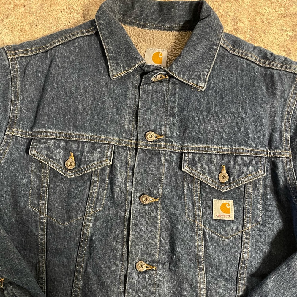 Carhartt Mens Jacket, blue denim in color. Size men’s Lrg.